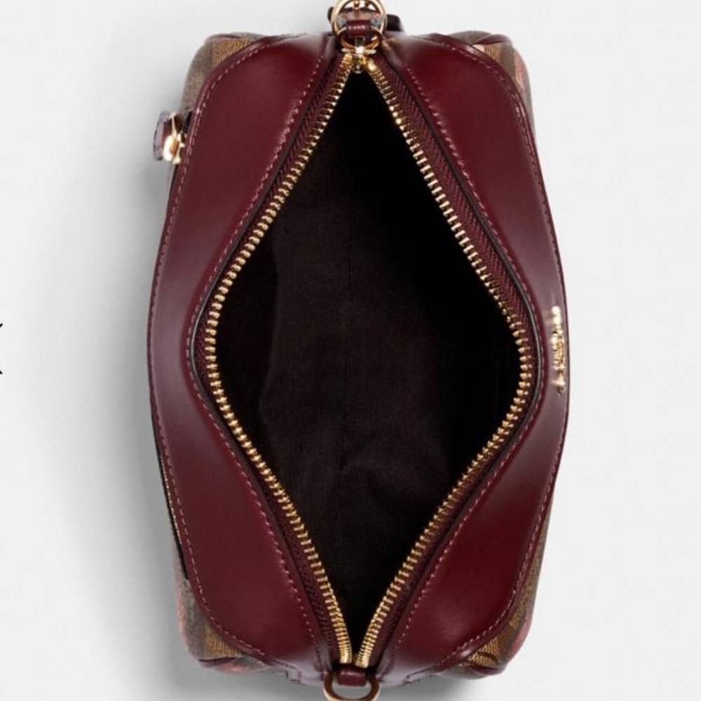 ๐ธCoach Crossbody Signature ๐ธ - Picture 4 of 6